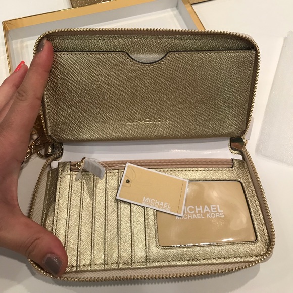 🎊Michael Kors New Year Wallet🎊 - Picture 3 of 7